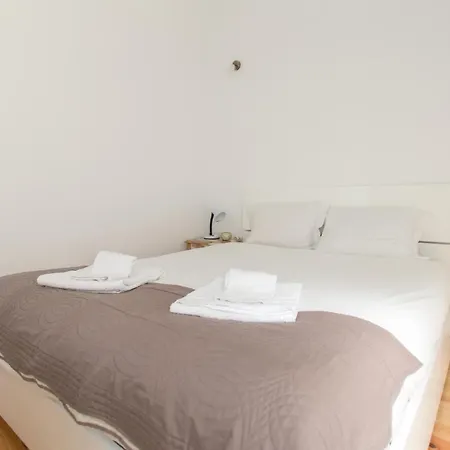 Janelas De Sao Bento 3 By Hosts *