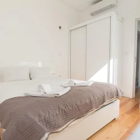 Apartment Janelas De Sao Bento 3 By Hosts Porto